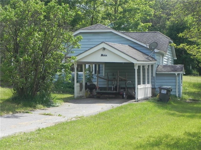 view of front of home with a front yard