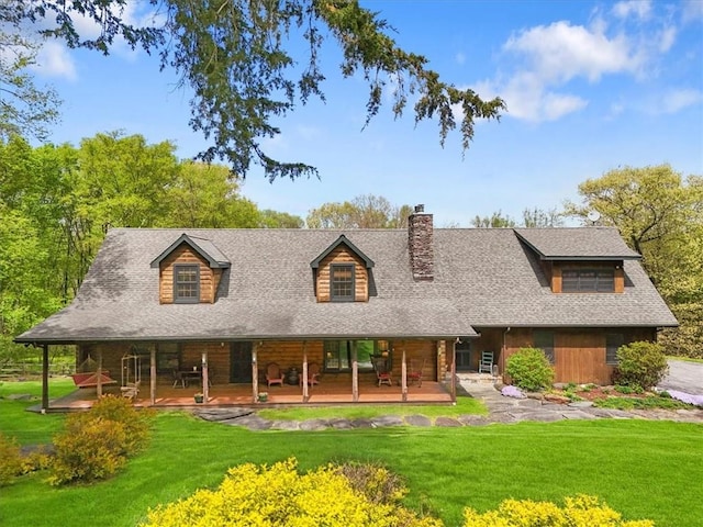 view of front of house featuring covered porch and a front yard