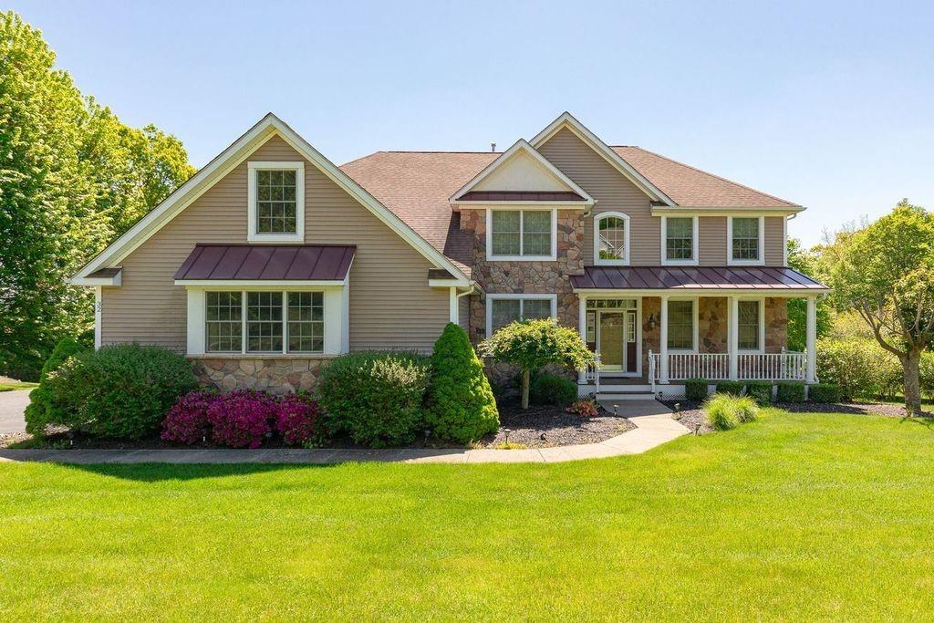 view of front of home with covered porch and a front yard