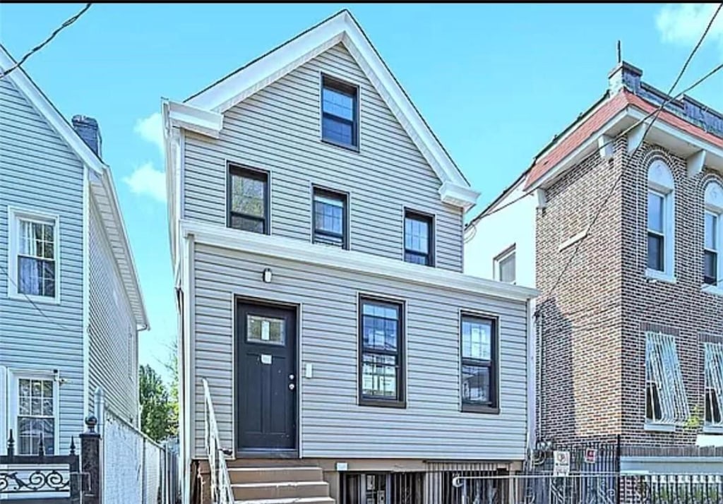 686 E 220th St, Bronx, NY 10467 - view of front of house
