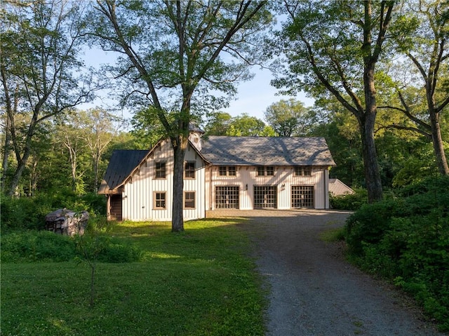 view of front of house with a front lawn