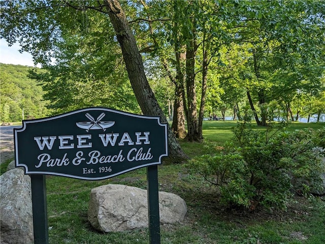 view of community / neighborhood sign