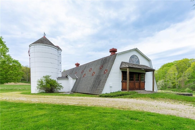 exterior space featuring a lawn