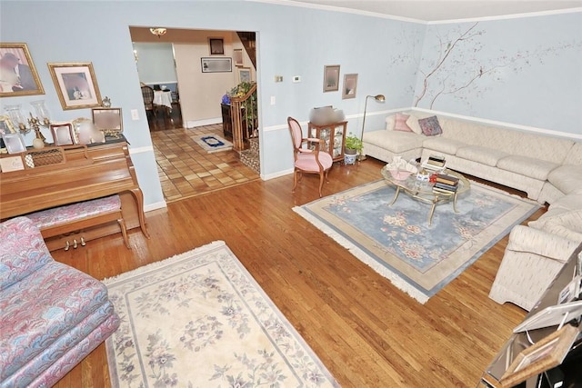 living room featuring hardwood / wood-style flooring and crown molding