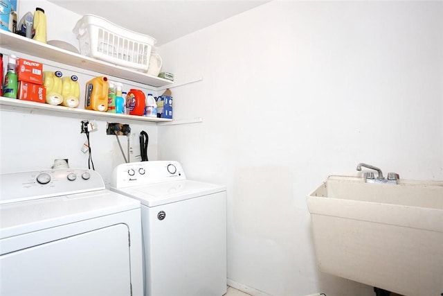 washroom featuring sink and washing machine and clothes dryer