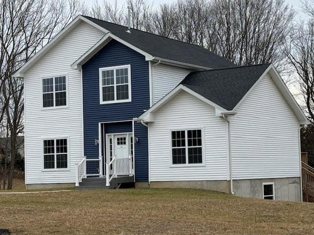 view of front of house with a front lawn