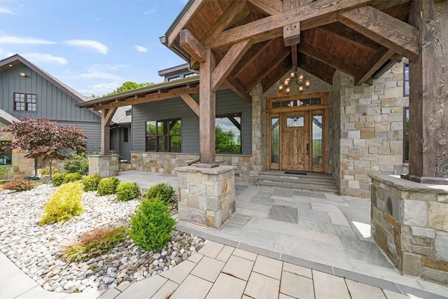 entrance to property featuring covered porch