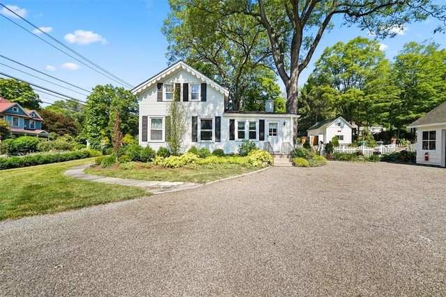 view of front of house featuring a front yard