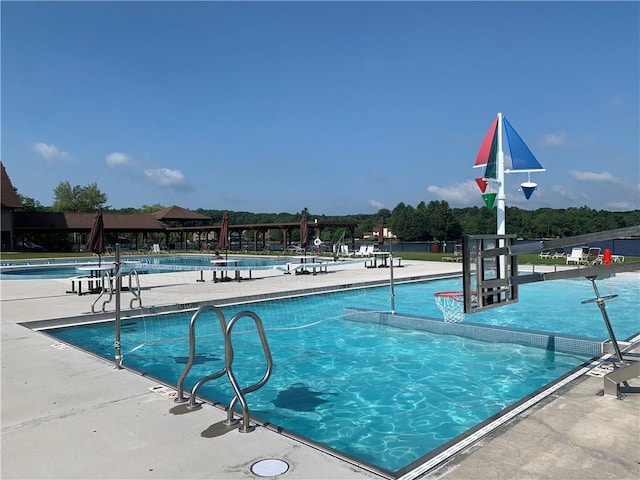 view of swimming pool