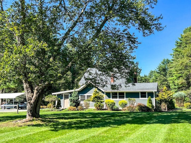 ranch-style house featuring a front lawn