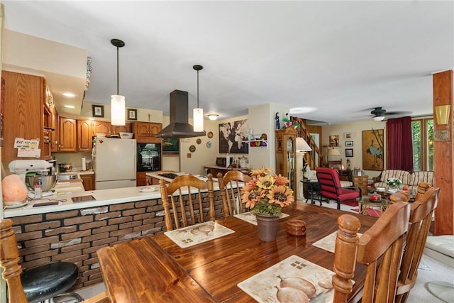 dining room featuring ceiling fan