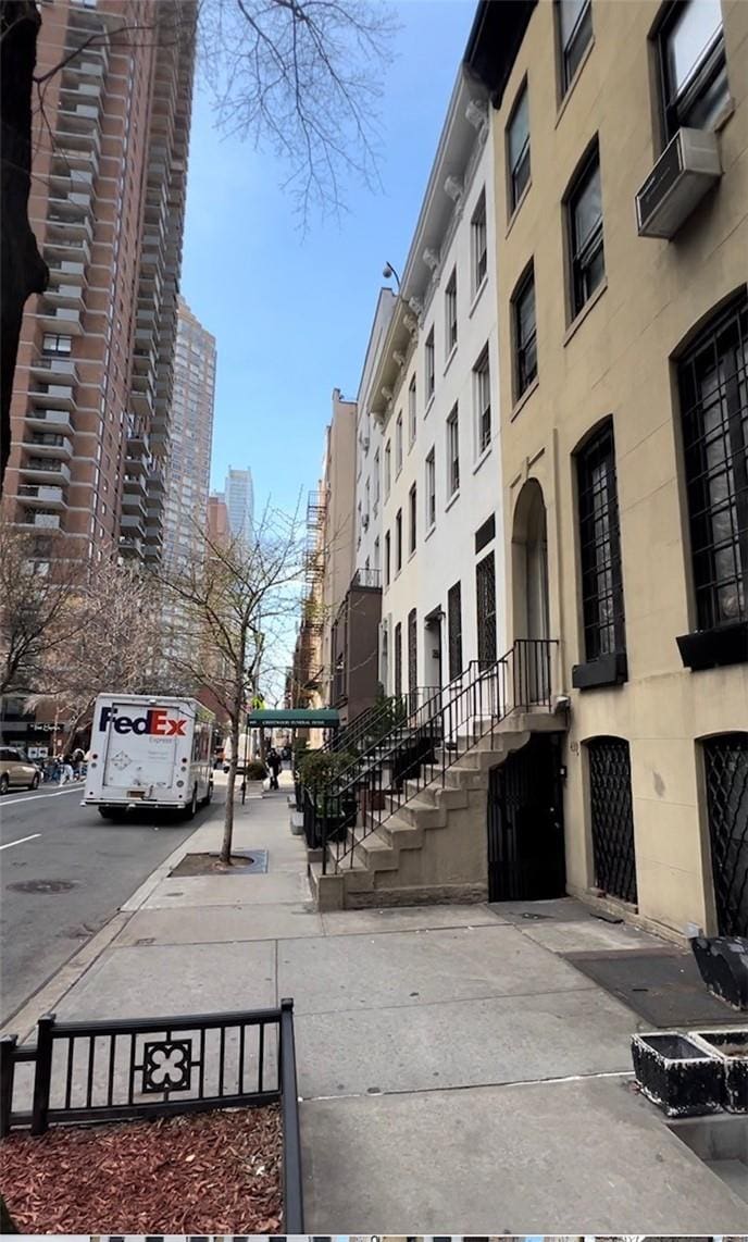 437 W 43rd St Unit 1, New York Manhattan, NY 10036 - photo 1