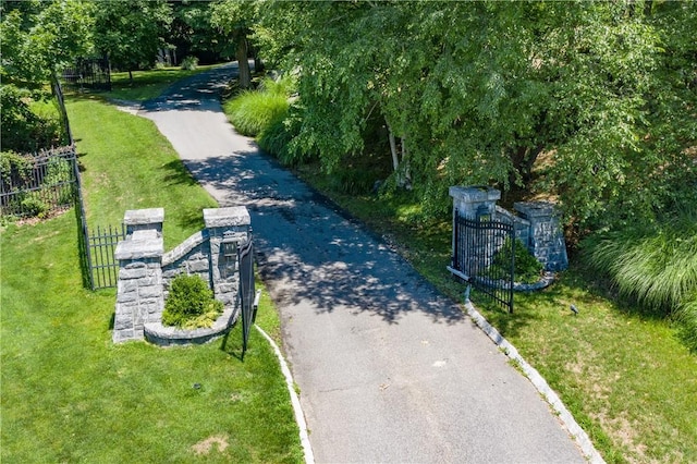 11 Carriage Trl, Tarrytown, NY 10591 - surrounding community featuring asphalt driveway