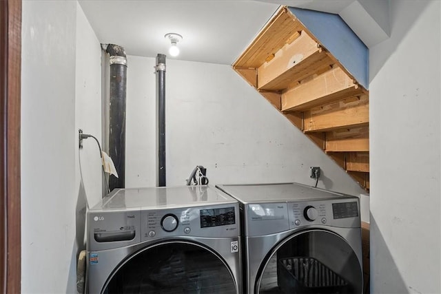 clothes washing area featuring washing machine and dryer