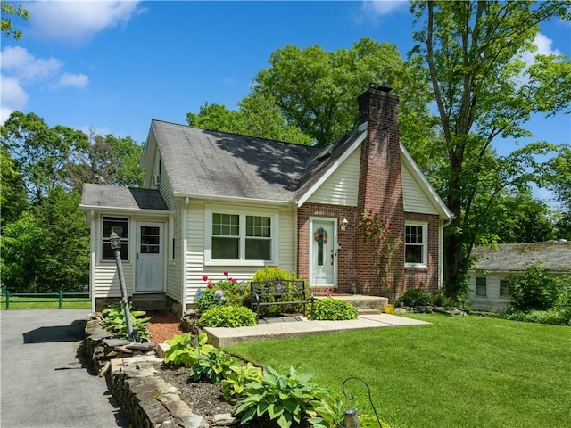 view of front of house with a front lawn