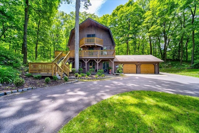 view of front of house featuring a garage and a front lawn