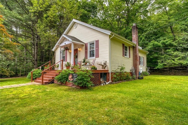 view of front of home featuring a front yard