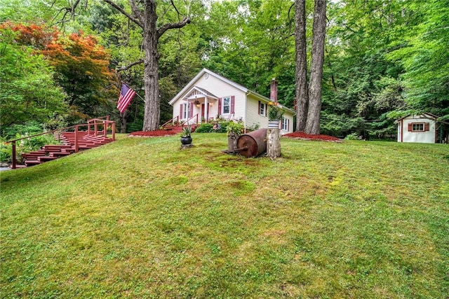 view of yard featuring a storage shed