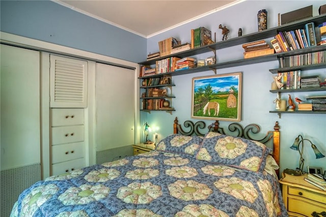 bedroom featuring crown molding and a closet