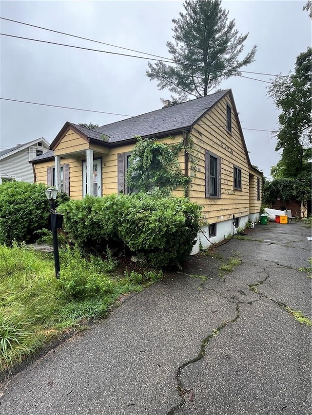 view of home's exterior