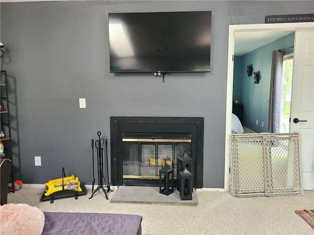 living room with carpet