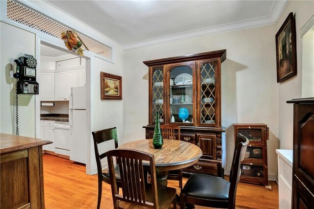 915 Wynnewood Rd Unit G2, Pelham, NY 10803 - dining area with light wood-style flooring and ornamental molding