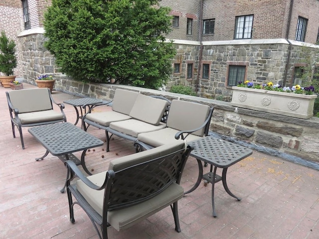 view of patio featuring an outdoor living space with a fireplace