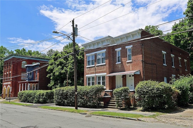 view of italianate-style house