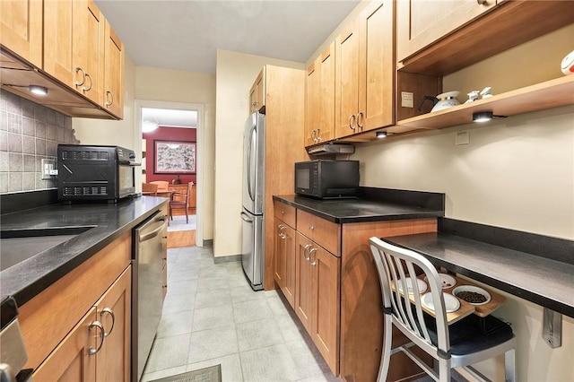 kitchen with sink, appliances with stainless steel finishes, and tasteful backsplash