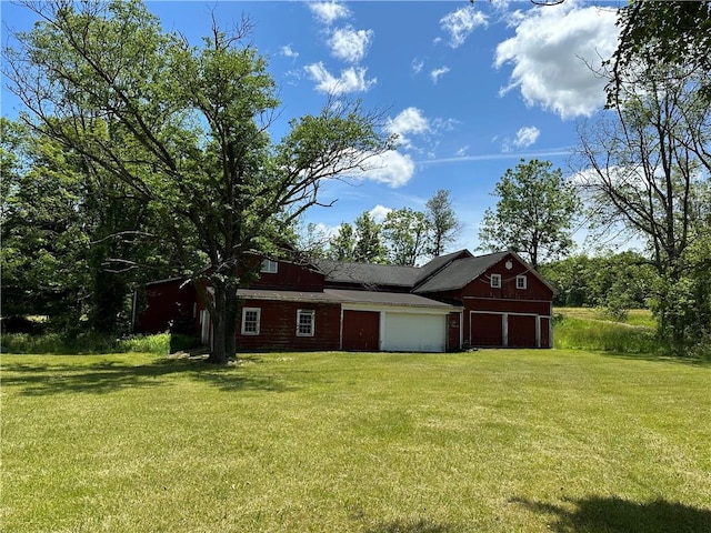 view of front of house featuring a front lawn