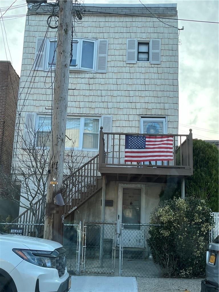 1569 Bogart Ave, Bronx, NY 10462 - exterior space