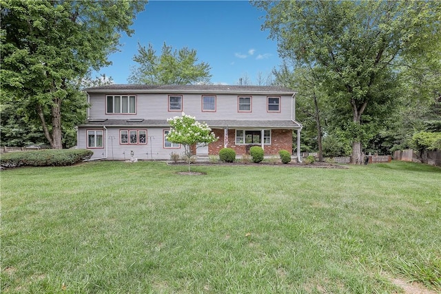 view of front of property featuring a front lawn