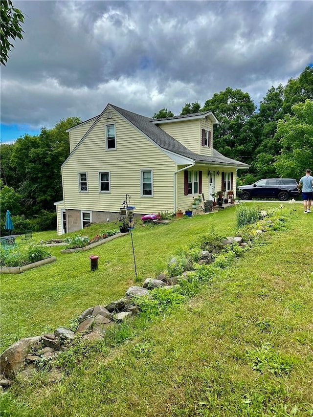 view of side of property featuring a yard