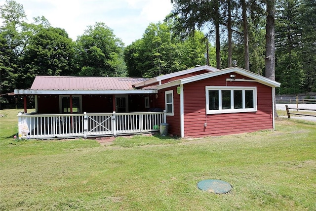 view of front of property with a front lawn