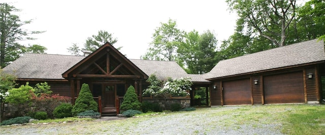 view of front of home featuring a garage and a front lawn