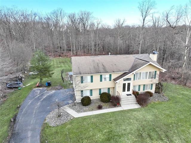 view of front of property with a front lawn