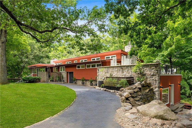 view of front of house with a front yard