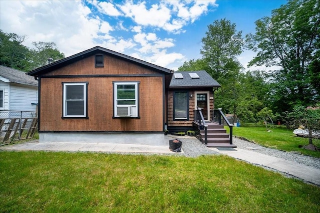 view of front of property with a front yard