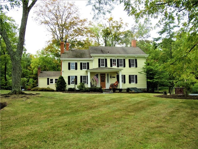 colonial inspired home with a front yard