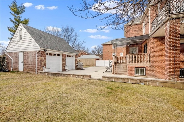 view of yard with a garage