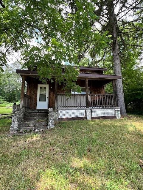 view of front of home featuring covered porch and a front yard