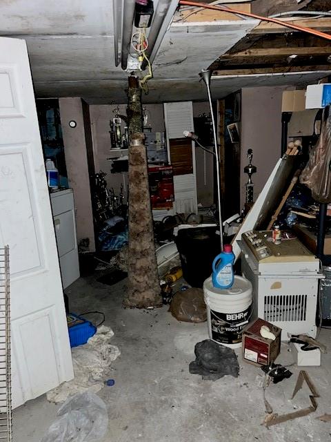 basement featuring washer / clothes dryer