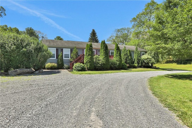 single story home featuring a front lawn