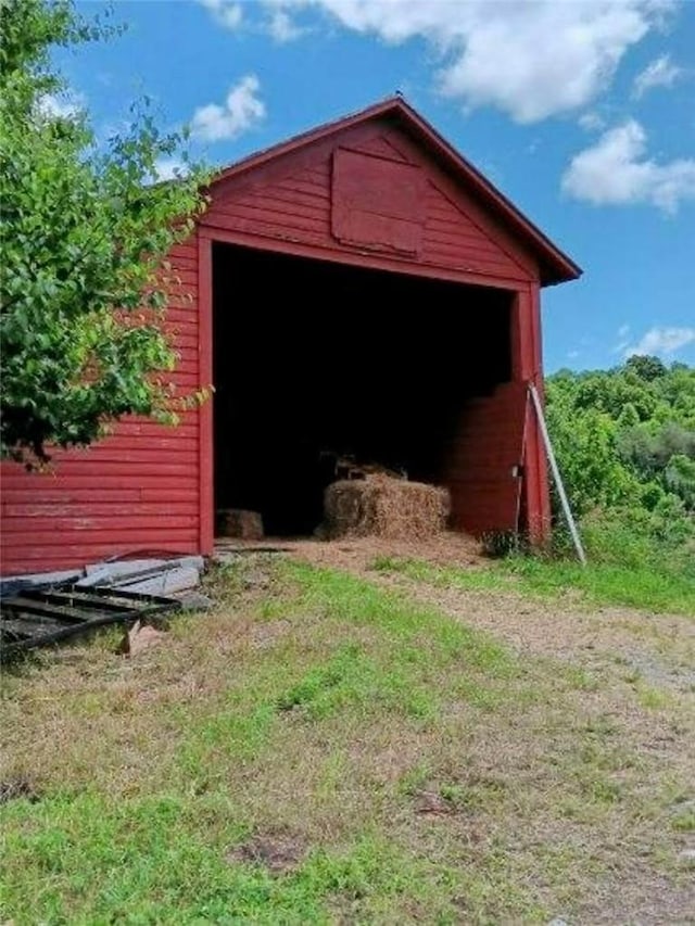 view of outdoor structure