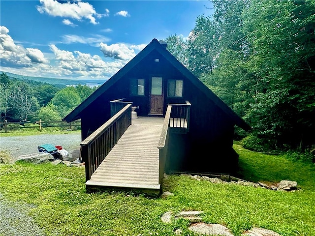 back of house featuring a lawn