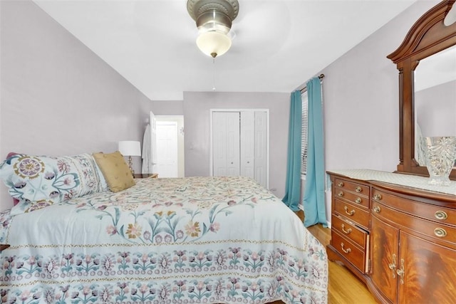 bedroom with ceiling fan, light hardwood / wood-style flooring, and a closet