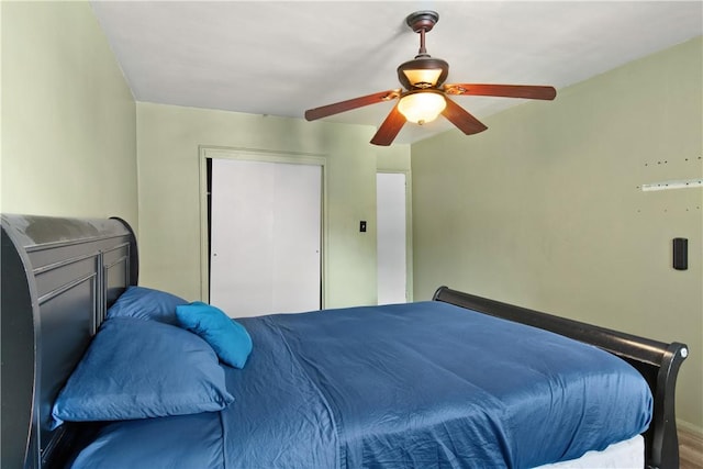 bedroom with ceiling fan, a closet, and hardwood / wood-style flooring