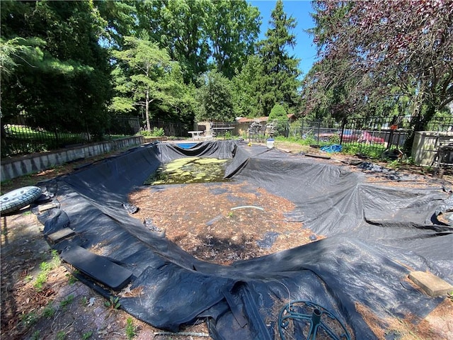 view of swimming pool