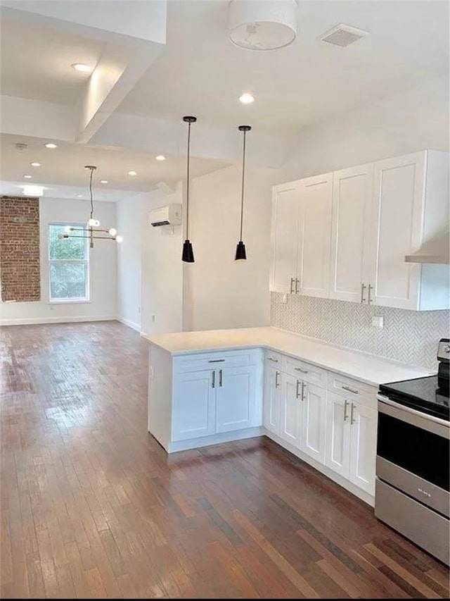 kitchen with electric stove, kitchen peninsula, decorative light fixtures, dark hardwood / wood-style flooring, and white cabinetry