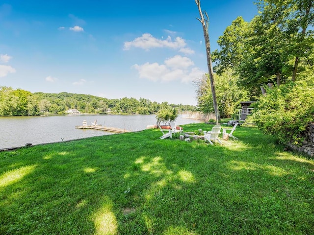 view of yard featuring a water view